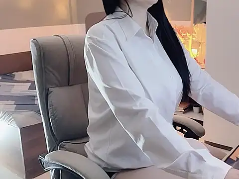 Snapshot of Eva-Public chatting on January 16, 6:37 pm Eva-Public online show from January 16, 6:37 pm