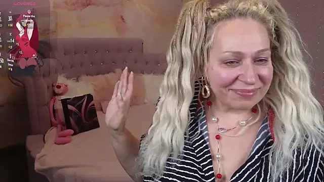 Snapshot of Penelope_Pinky chatting on February 10, 2:26 pm Penelope Pinky online show from February 10, 2:26 pm