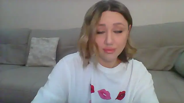 Snapshot of VickyLove047 chatting on March 23, 3:43 am VickyLove047 online show from March 23, 3:43 am