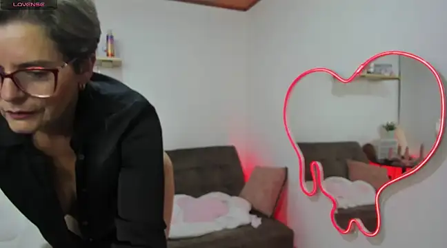 Adeellee  online show from January 15, 4:15 am