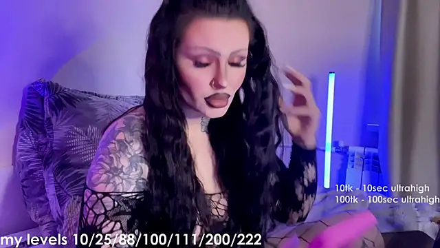  xxtina online show from March 11, 12:00 pm