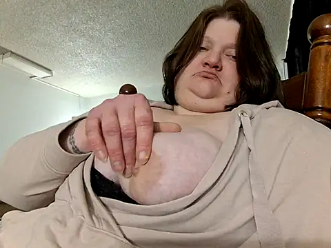 chrissybear84 online show from March 12, 5:17 pm