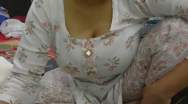 Snapshot of chavi_12 chatting on January 22, 5:28 pm chavi 12 online show from January 22, 5:28 pm