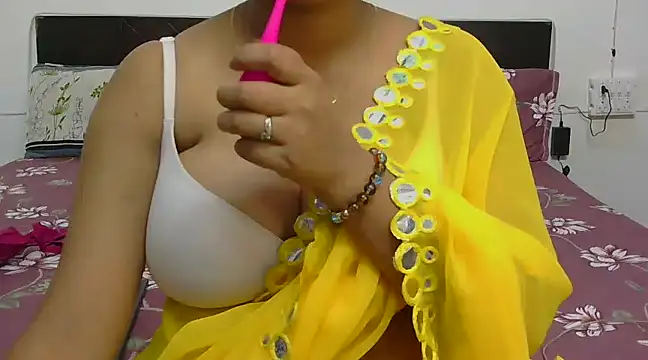 Snapshot of chavi_12 chatting on March 1, 7:15 pm chavi 12 online show from March 1, 7:15 pm