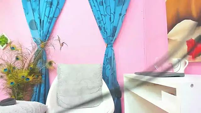 Snapshot of miss--flora chatting on December 15, 7:42 pm miss--flora online show from December 15, 7:42 pm