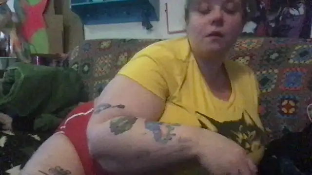 SleazeLouize online show from April 29, 8:37 pm