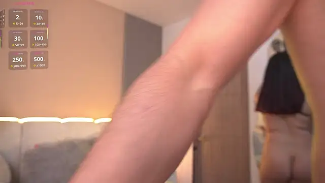 johanafox  online show from April 5, 9:45 pm