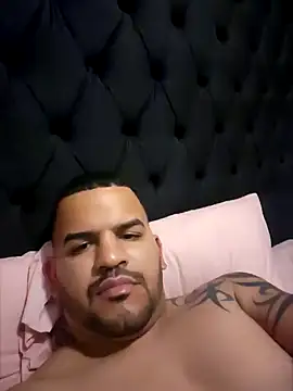 Snapshot of Latino2909 chatting on December 28, 6:39 am Latino2909 online show from December 28, 6:39 am