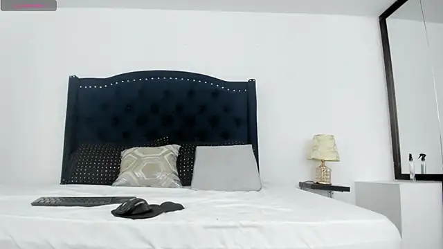 Snapshot of hotmature1 chatting on November 12, 11:43 am hotmature1 online show from November 12, 11:43 am