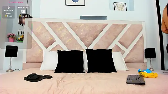 hotmature1 online show from March 14, 11:15 am