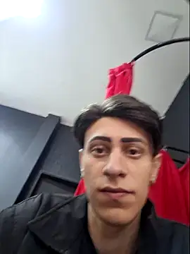 Snapshot of Leinad27 chatting on February 7, 2:54 pm Leinad27 online show from February 7, 2:54 pm