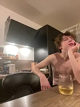 Snapshot of Bulmasexy chatting on February 24, 8:03 pm Bulmasexy online show from February 24, 8:03 pm