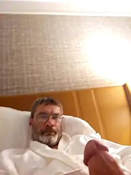 Snapshot of tileguyyy chatting on October 2, 5:14 am tileguyyy online show from October 2, 5:14 am