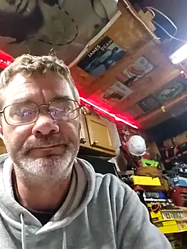 Snapshot of tileguyyy chatting on October 16, 4:24 am tileguyyy online show from October 16, 4:24 am