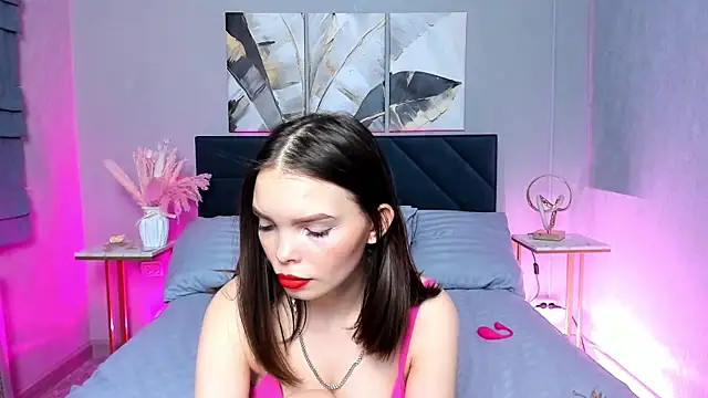 Curvy Dynamite  online show from February 19, 4:44 am