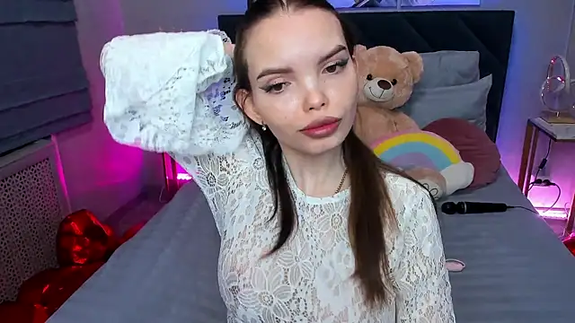 Curvy Dynamite  online show from March 17, 1:10 am