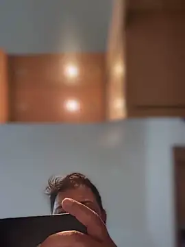 SecretlyDD online show from February 7, 2:10 pm