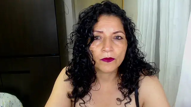 Snapshot of arianna_ros3 chatting on April 20, 12:57 am arianna ros3 online show from April 20, 12:57 am