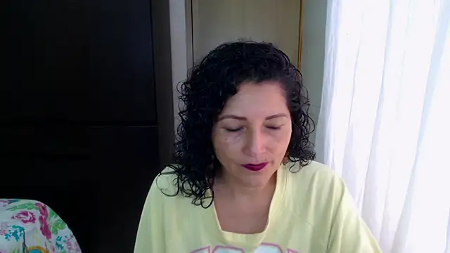 Snapshot of arianna_ros3 chatting on April 24, 7:16 pm arianna ros3 online show from April 24, 7:16 pm