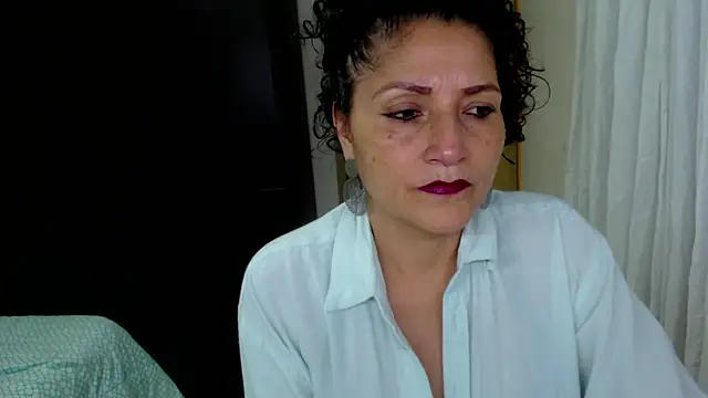 Snapshot of arianna_ros3 chatting on June 7, 1:21 am arianna ros3 online show from June 7, 1:21 am