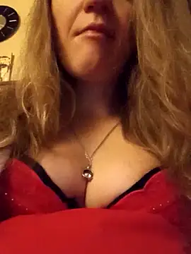 Snapshot of KattyLuuu chatting on February 12, 9:54 pm KattyLuuu online show from February 12, 9:54 pm