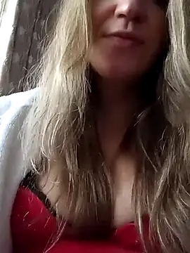 Snapshot of KattyLuuu chatting on February 15, 12:58 pm KattyLuuu online show from February 15, 12:58 pm