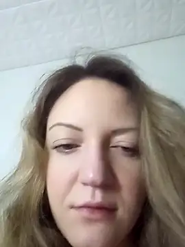 Snapshot of KattyLuuu chatting on February 28, 8:21 pm KattyLuuu online show from February 28, 8:21 pm