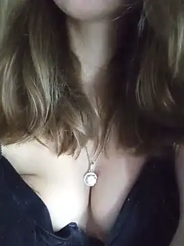 Snapshot of KattyLuuu chatting on July 31, 8:52 pm KattyLuuu online show from July 31, 8:52 pm
