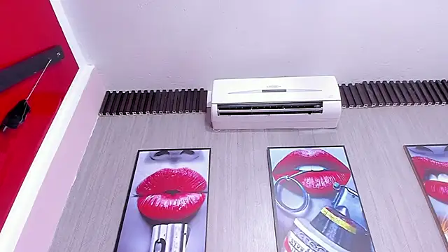 amber diior online show from February 5, 8:57 pm