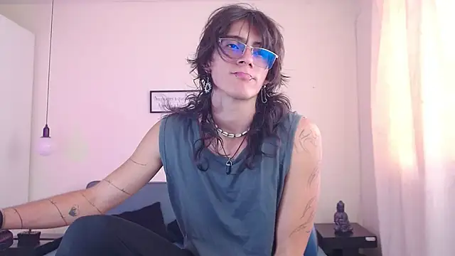 Snapshot of andreey50 chatting on February 17, 8:04 pm andreey50 online show from February 17, 8:04 pm