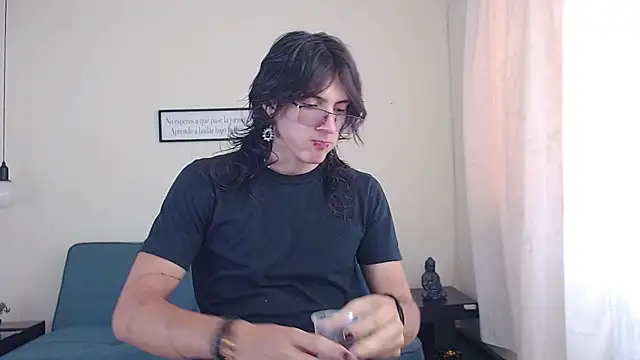 Snapshot of andreey50 chatting on February 19, 7:59 pm andreey50 online show from February 19, 7:59 pm