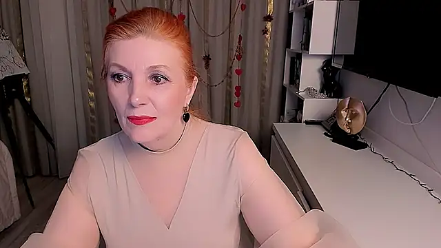 Snapshot of Fire-Fox-One chatting on February 4, 12:40 am Fire-Fox-One online show from February 4, 12:40 am