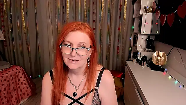 Snapshot of Fire-Fox-One chatting on February 17, 12:43 am Fire-Fox-One online show from February 17, 12:43 am