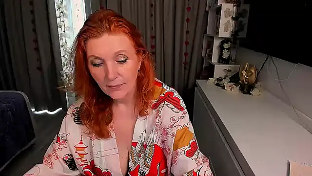 Snapshot of Fire-Fox-One chatting on October 7, 8:33 am Fire-Fox-One online show from October 7, 8:33 am
