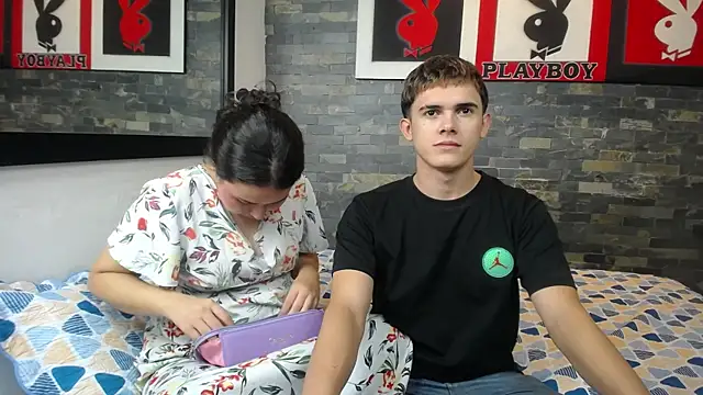 Snapshot of Gurvinder_1 chatting on March 18, 11:19 am Gurvinder 1 online show from March 18, 11:19 am