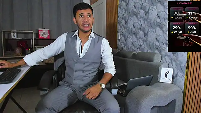 Hideintheoffice online show from February 3, 5:27 am