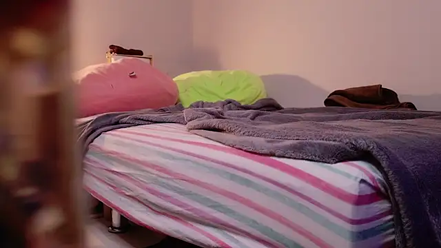 Snapshot of Night_Scoop_Cam chatting on December 23, 4:39 pm Night Scoop Cam online show from December 23, 4:39 pm