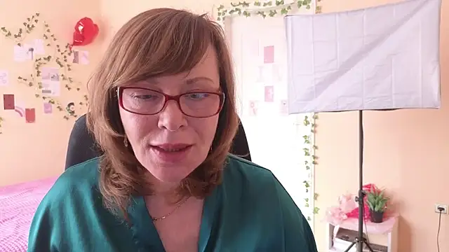 Snapshot of Miss_Moren chatting on March 17, 5:33 am Miss Moren online show from March 17, 5:33 am