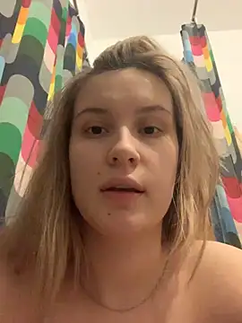 Snapshot of Sweet_white_chocolate chatting on January 10, 6:53 am Sweet white chocolate online show from January 10, 6:53 am