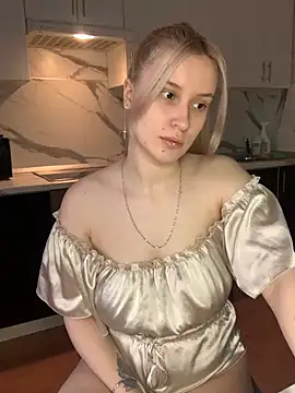 Snapshot of Sweet_white_chocolate chatting on March 11, 5:38 am Sweet white chocolate online show from March 11, 5:38 am