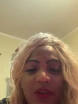 Snapshot of The-Beyonce chatting on January 2, 3:37 am The-Beyonce online show from January 2, 3:37 am