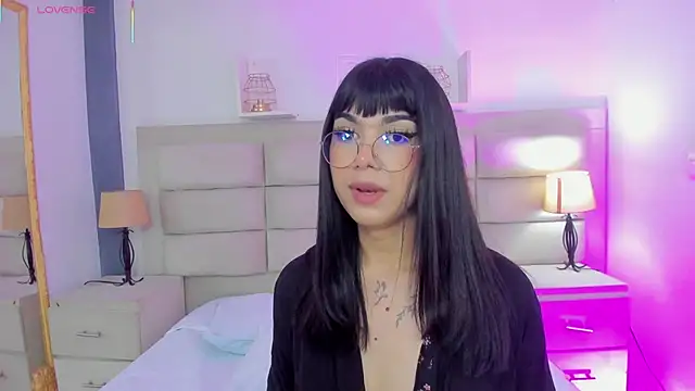 RoseCassie online show from February 24, 7:09 pm