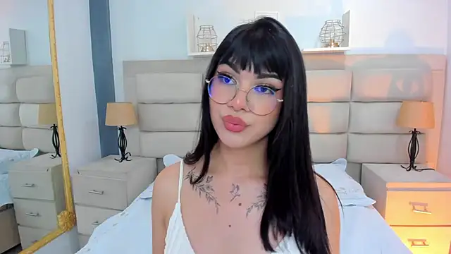 RoseCassie online show from March 5, 3:51 pm