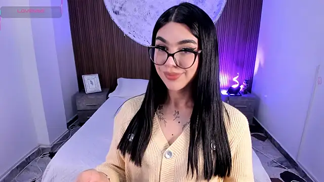 RoseCassie online show from December 19, 1:40 pm
