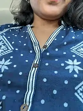 Snapshot of priyadevi17 chatting on May 31, 6:42 am priyadevi17 online show from May 31, 6:42 am