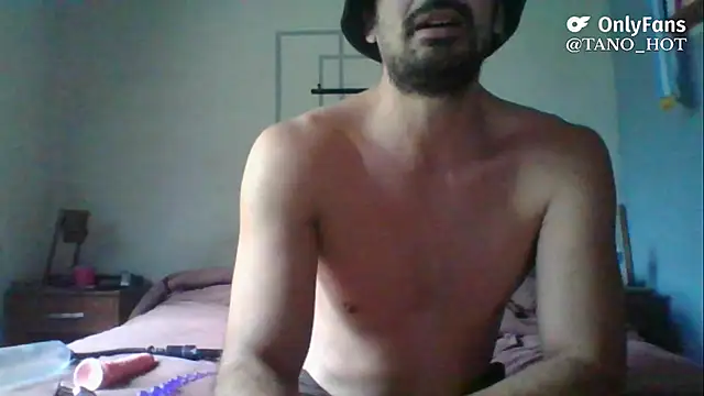 Snapshot of italianbighorse22 chatting on October 16, 8:21 pm italianbighorse22 online show from October 16, 8:21 pm
