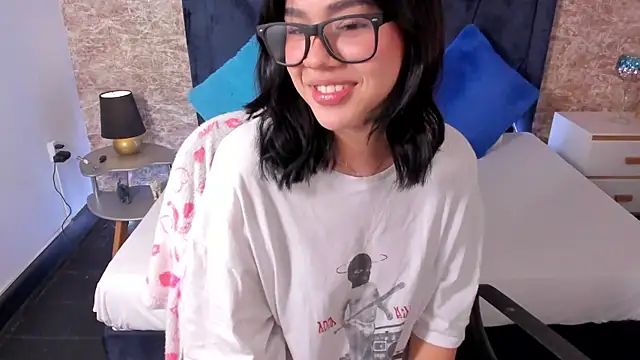 Lily Woodz online show from March 6, 6:37 pm