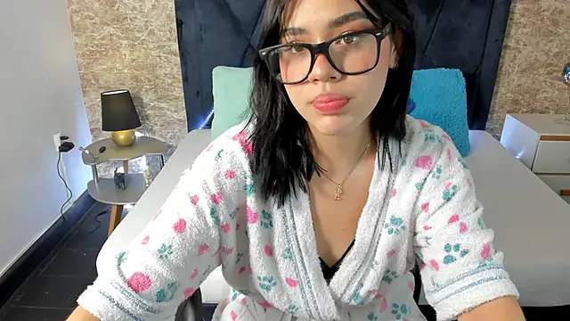 Lily Woodz online show from March 13, 6:45 pm