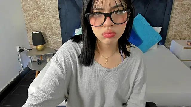 Lily Woodz online show from March 16, 12:33 pm