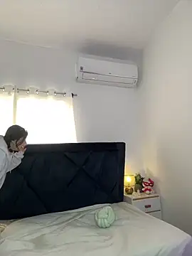 Lily Woodz online show from March 17, 7:06 pm